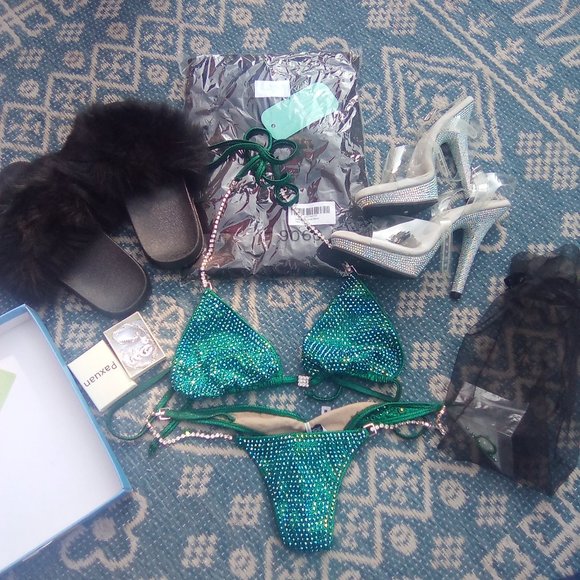 Competition bikini bundle - Picture 1 of 4